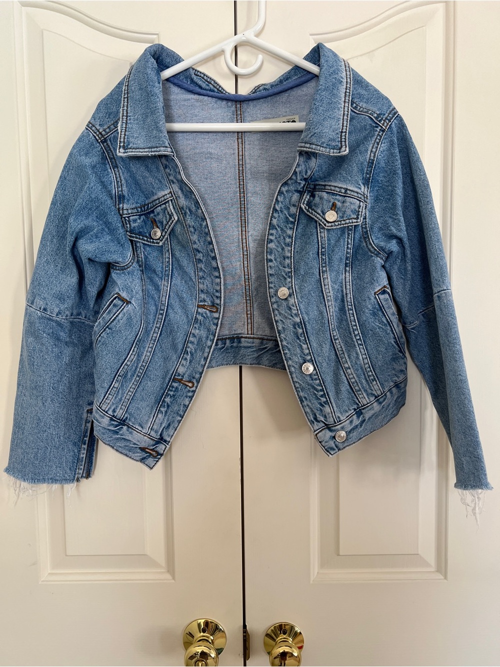Topshop oversized Light Blue Cropped Denim Jacket Raw Sleeves size 4